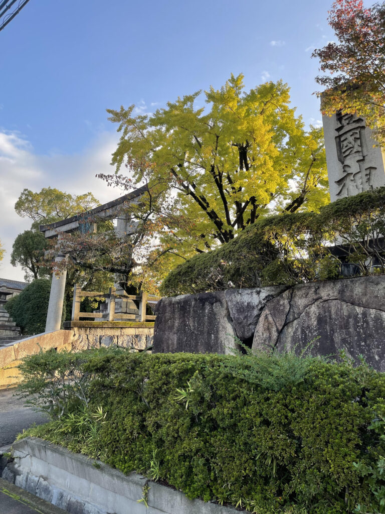 鳥居と社号標